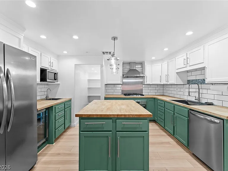 605 L Ave — Photo 21