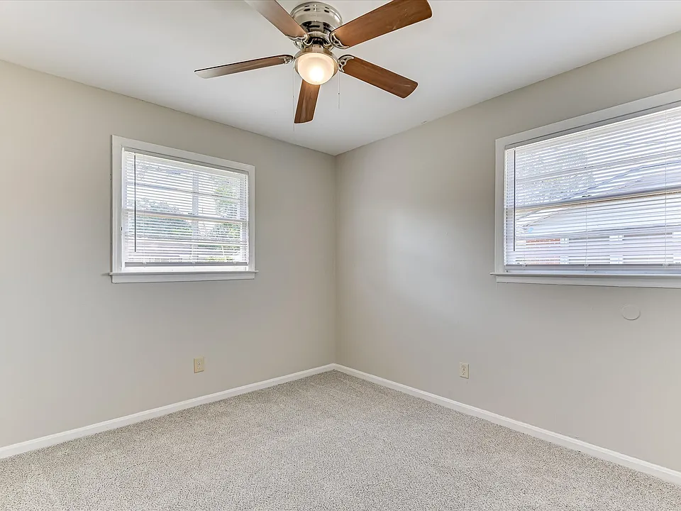 329 E View Dr