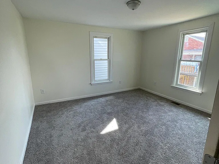 409 Maryland Ave — Photo 9