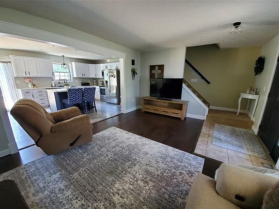 5th image of 706 S Weatherby Ct