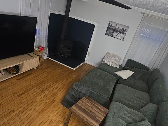 3rd image of 5006 Somerset Rd