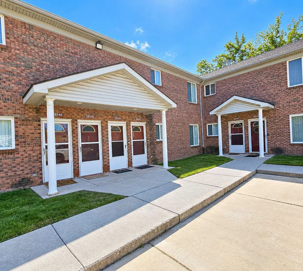 2 bed, 2.0 bath, 1000 sqft, $1,100 — Photo 1