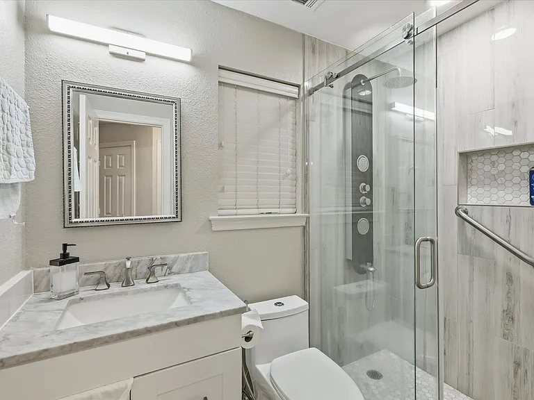600 Raintree Cir — Photo 32