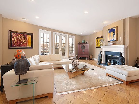 3rd image of 110 Shearwater Ct E APT 12