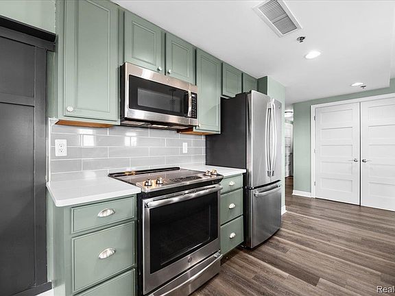 4th image of 525 W Lafayette Blvd 55-apt 21C
