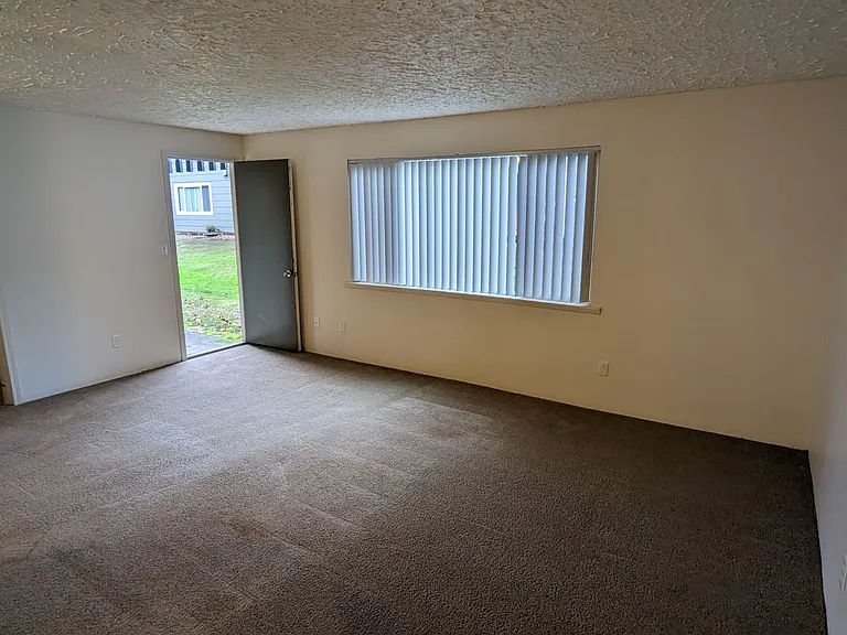 Royal Crest Townhomes — Photo 99