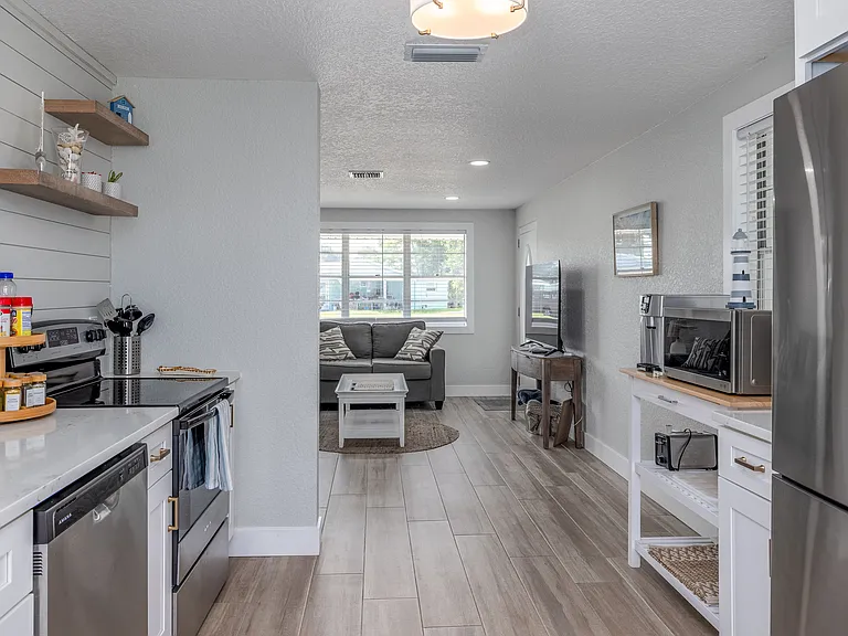 54 Rivershore Dr — Photo 6