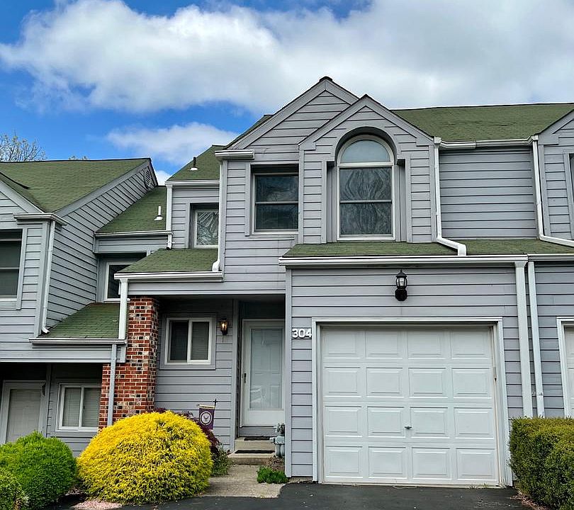 1st image of 304 Pleasant Knoll Ct