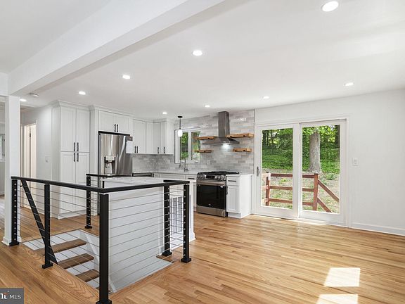 3rd image of 6519 Oakwood Dr