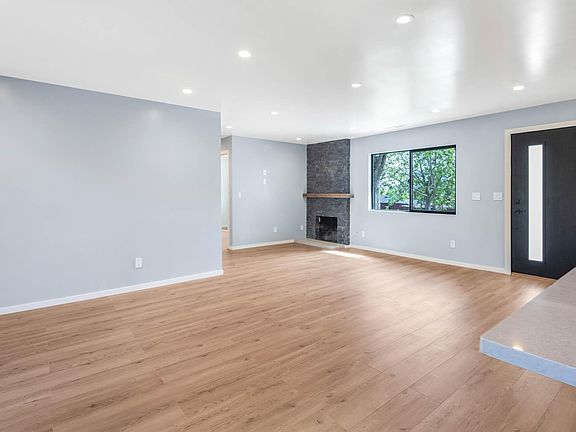 2nd image of 2037 Overhill Rd