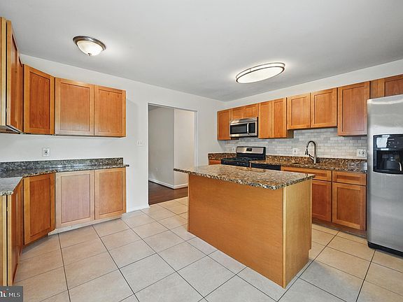 4th image of 4521 Eastlawn Ave