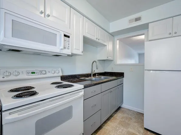 2222 Arctic Ave APT 5, Virginia Beach, VA 23451