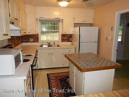 3rd image of 5 Cranwood Ct