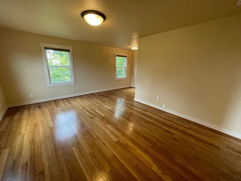 215 South Ln — Photo 3