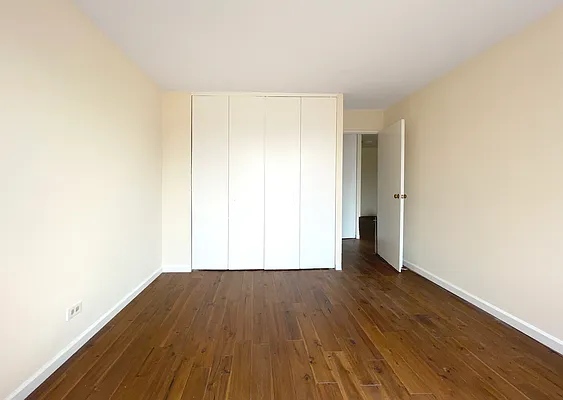 Rented by Coldwell Banker Warburg | media 5