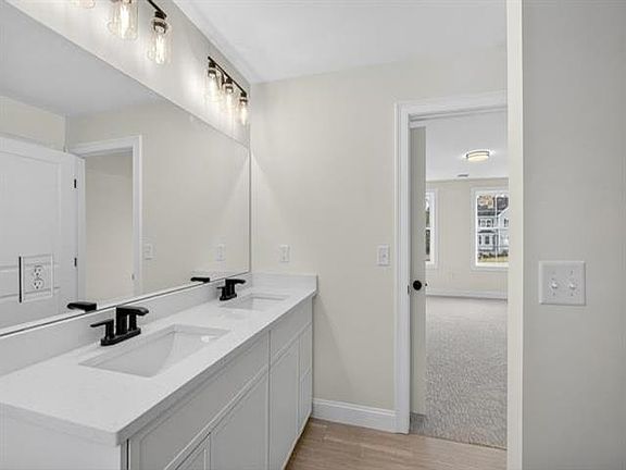 5th image of 9 Winterberry Road