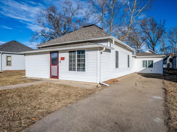 204 Weare St, Woodbine, IA 51579