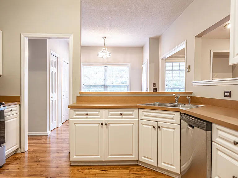 1110 Devonshire Trl — Photo 6