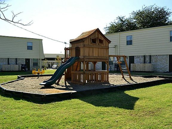 2nd image of 514 SE Gardens Blvd