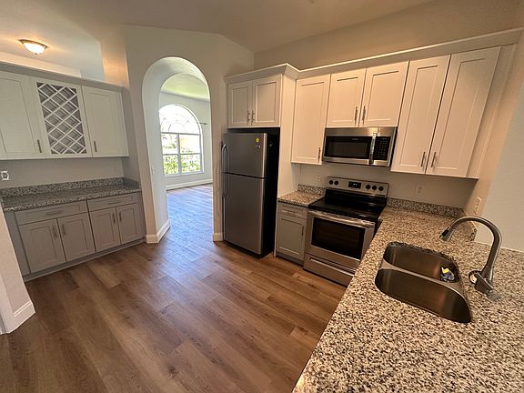 5th image of 12822 Woodbury Glen Dr