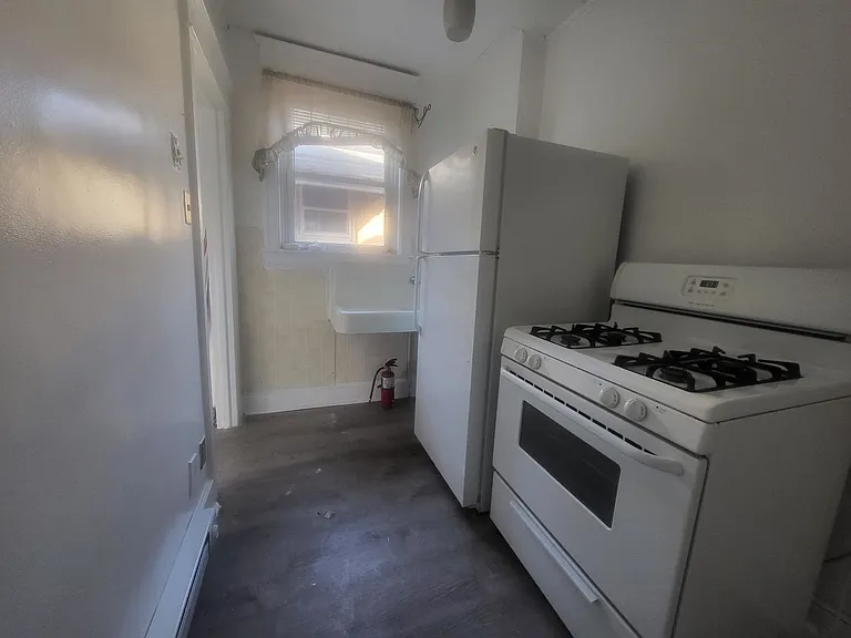 2212 W Liberty St — Photo 8