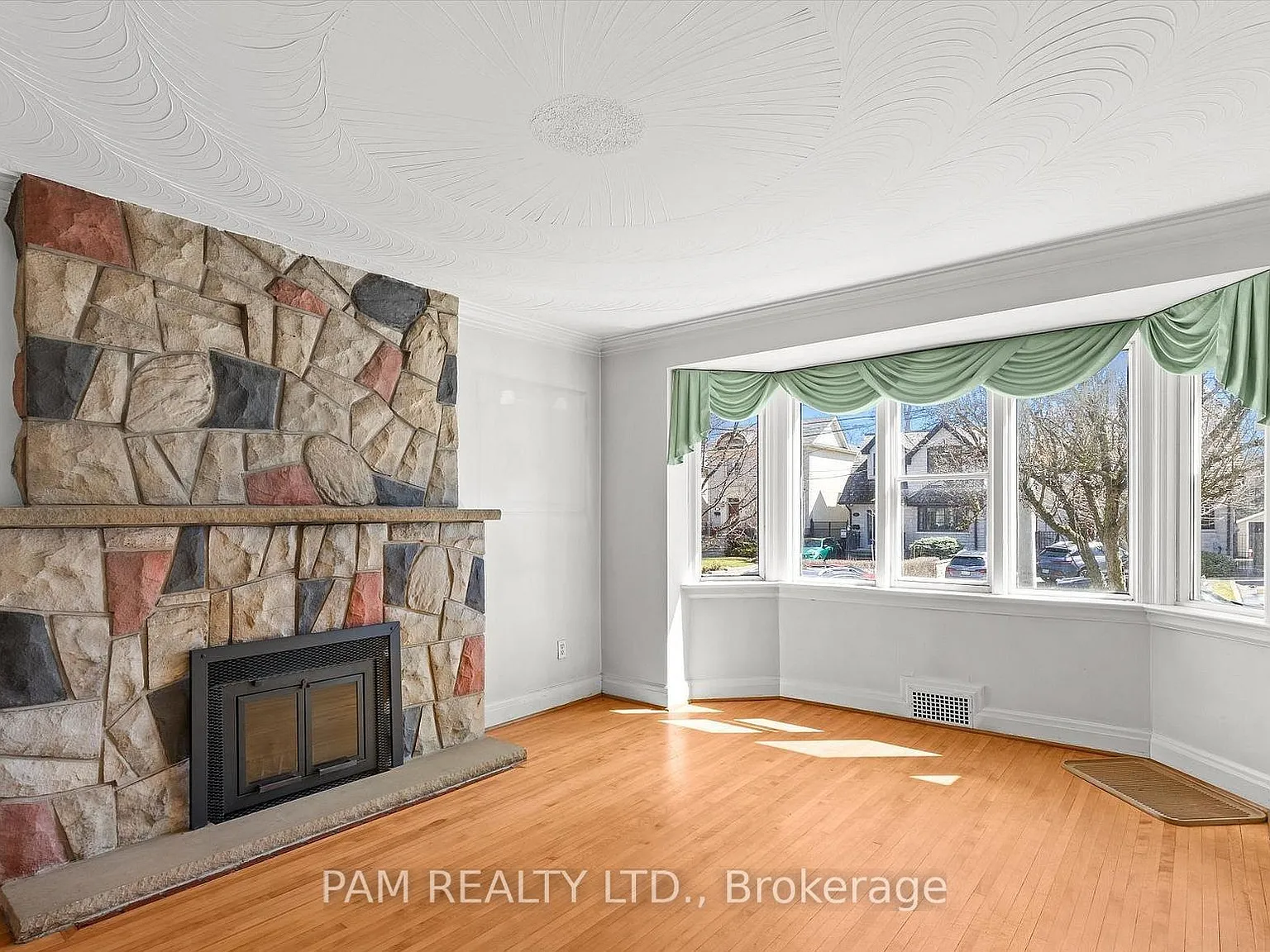 2 bed, $3,200 — Photo 3