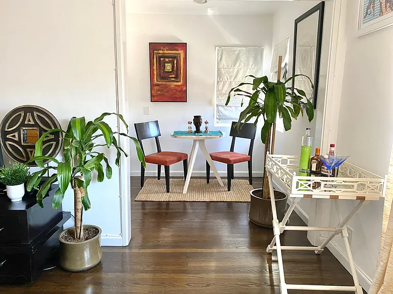 811 3/4 E Nutwood St — Photo 3
