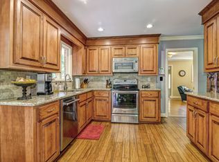 9421 Hood Rd, Charlotte, NC 28215