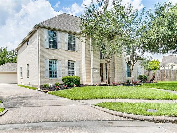 3rd image of 1923 Crescent Oak Dr
