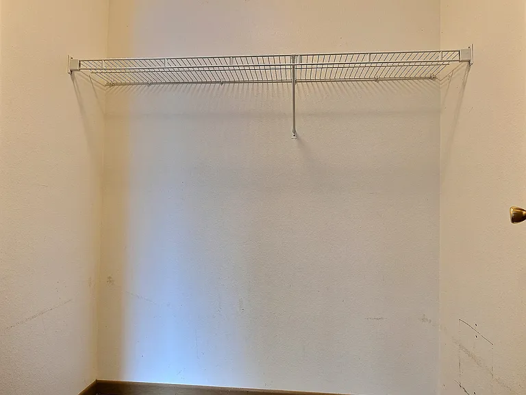 Fargo, ND Sterling Park Apartments | Closet