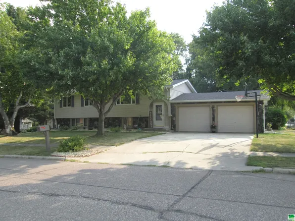 201 Wansink Ave, Sheldon, IA 51201