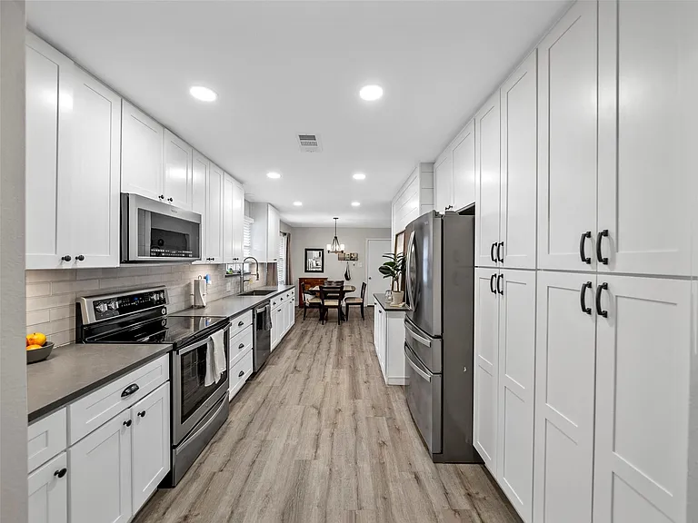 709 Thoreau Ln — Photo 12