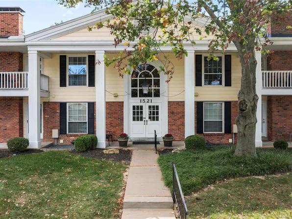 1521 Hedgeford Dr APT 13, Chesterfield, MO 63017