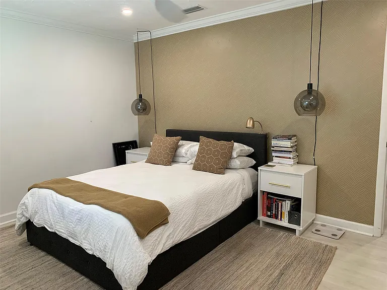 801 SW 10th St #2 — Photo 11