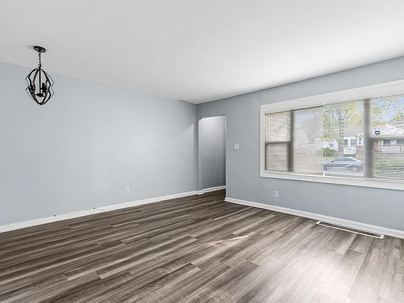 5th image of 73 N Everett Ave