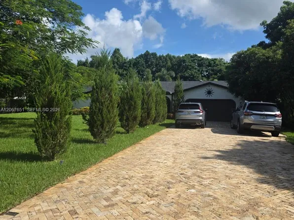 18611 SW 61st Ct, Southwest Ranches, FL 33332