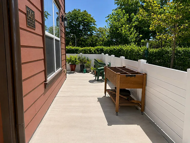 140 Farmhouse Dr #4 — Photo 3