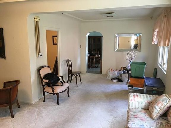 3rd image of 851 E Abriendo Ave
