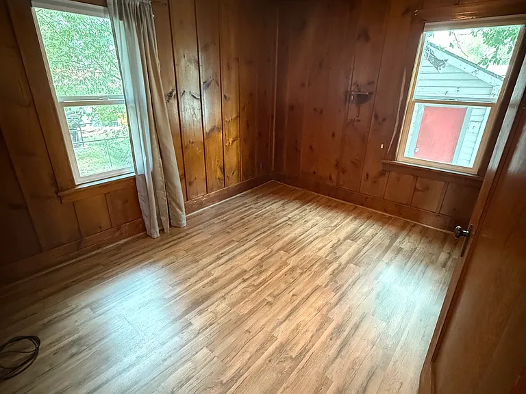 2542 Elm Ave — Photo 10