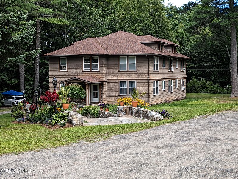 3rd image of 140 McKinley Avenue