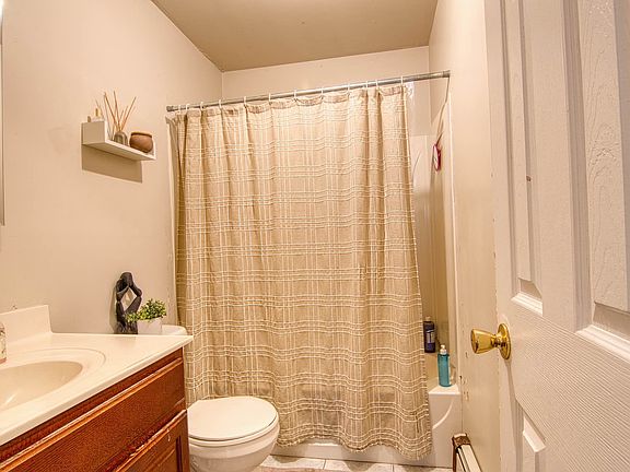 4th image of 62-21 Almeda Ave #A