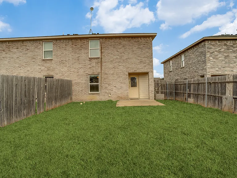 811 E College Ave — Photo 12