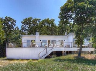 574 E Long Beach Rd, Saint james, NY 11780