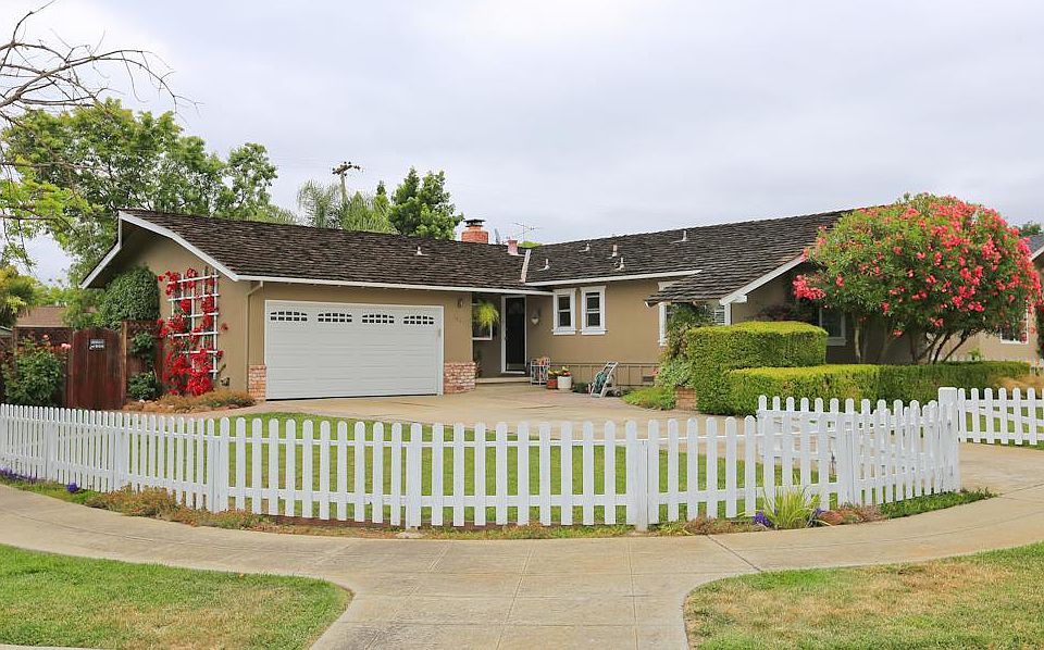 1st image of 1697 Merrill Dr