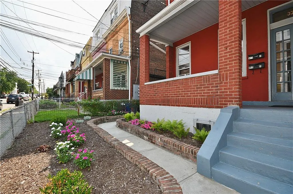 2 bed, 1100 sqft, $1,800 — Photo 2