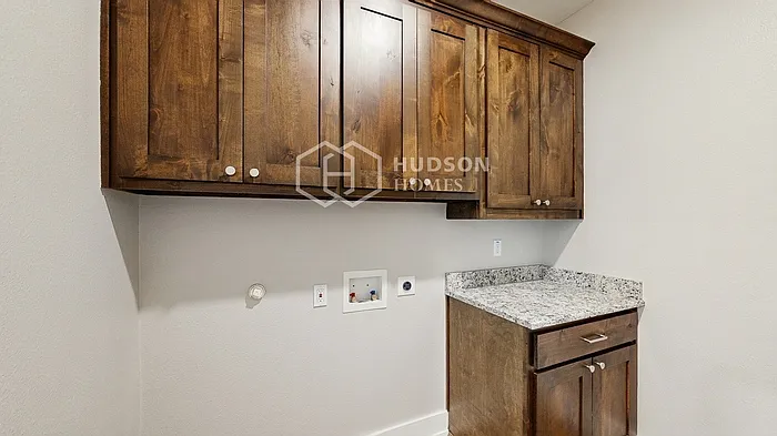 318 E Lake St — Photo 22