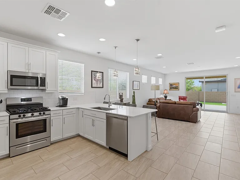 17211 W Whispering Wind Rd — Photo 7