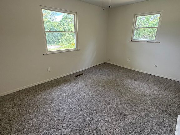 5th image of 751 N Hill Ln