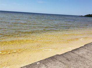 Gum Dr, Weeki wachee, FL 34607