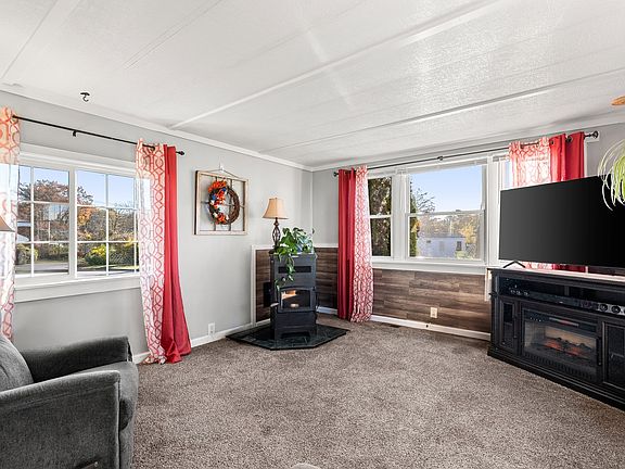 5th image of 49 Louie Ln